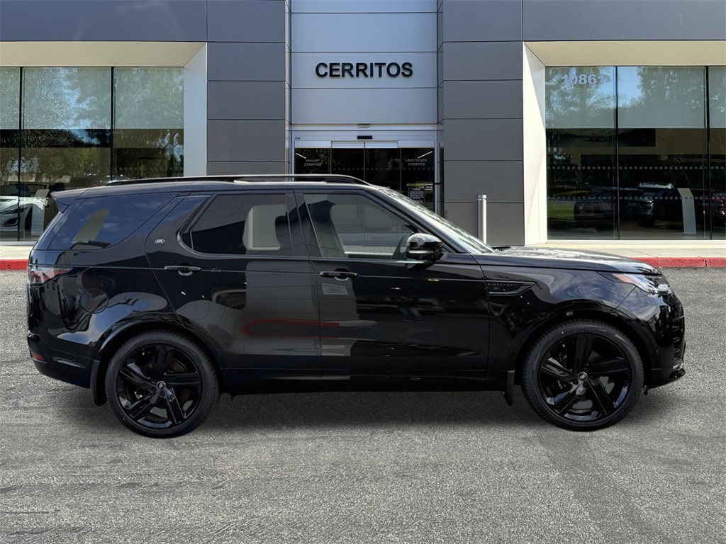 2025 Land Rover Discovery Metropolitan Edition photo 4