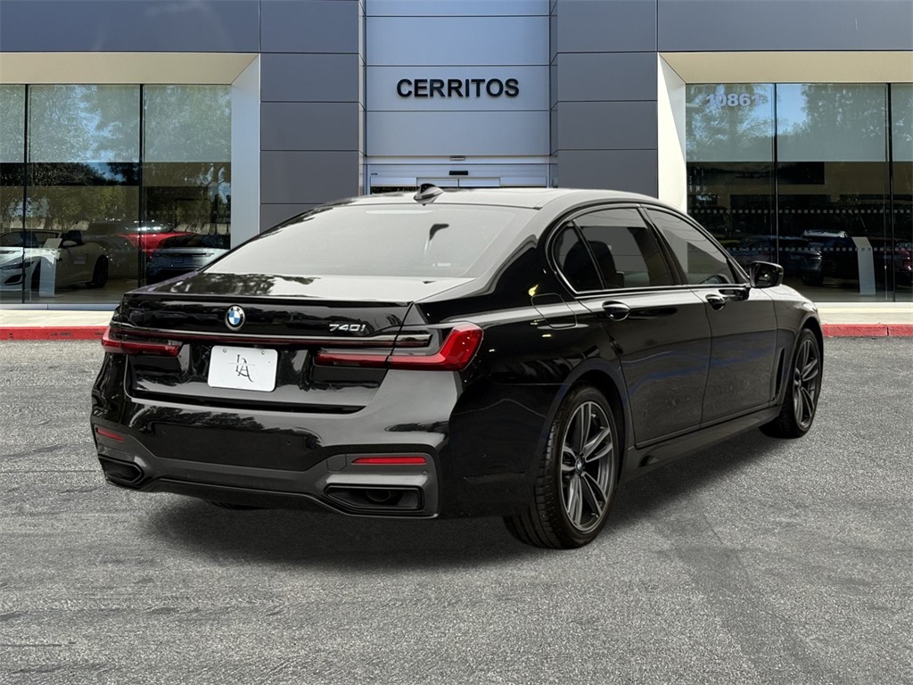 Used 2022 Black BMW 740i image 5