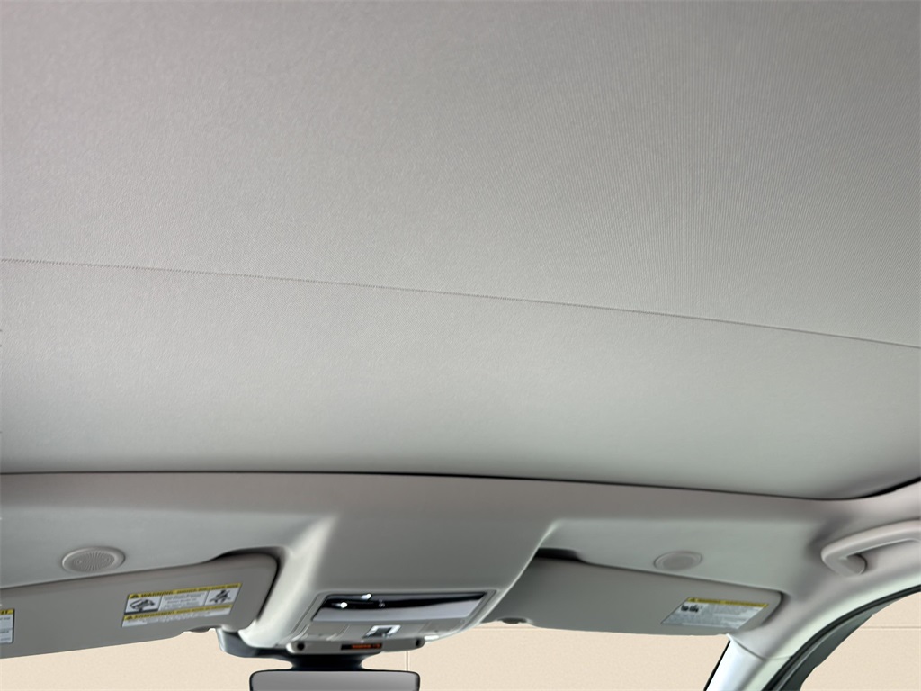 2025 Land Rover Discovery Sport S photo 13