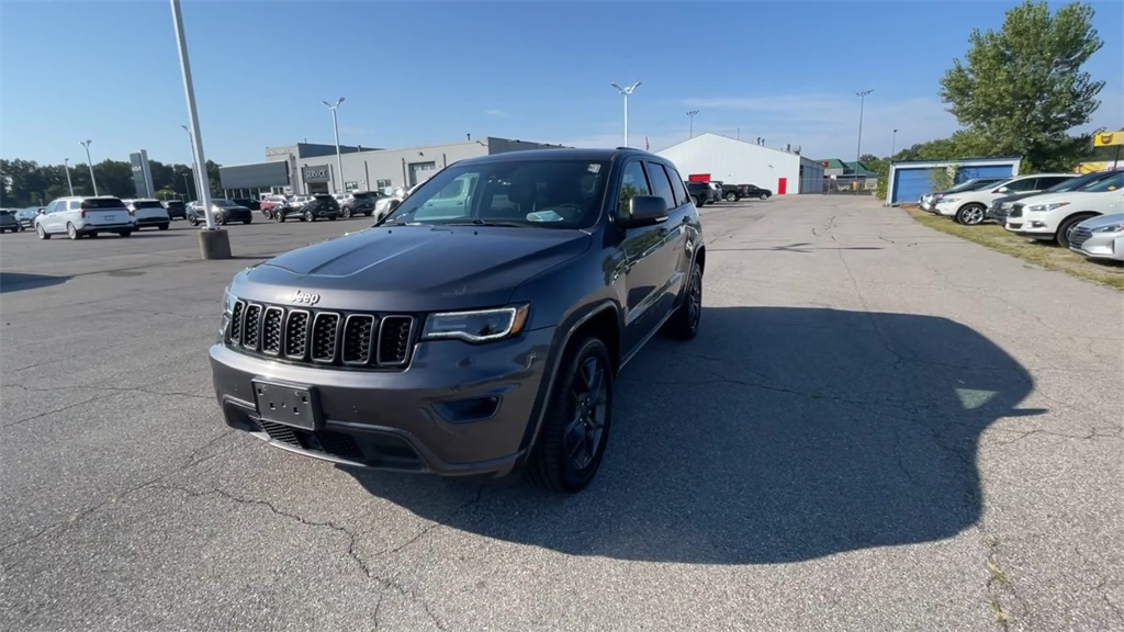 2021 Jeep Grand Cherokee Anniversary Edition photo 2