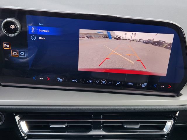 2025 Chevrolet Traverse photo 13