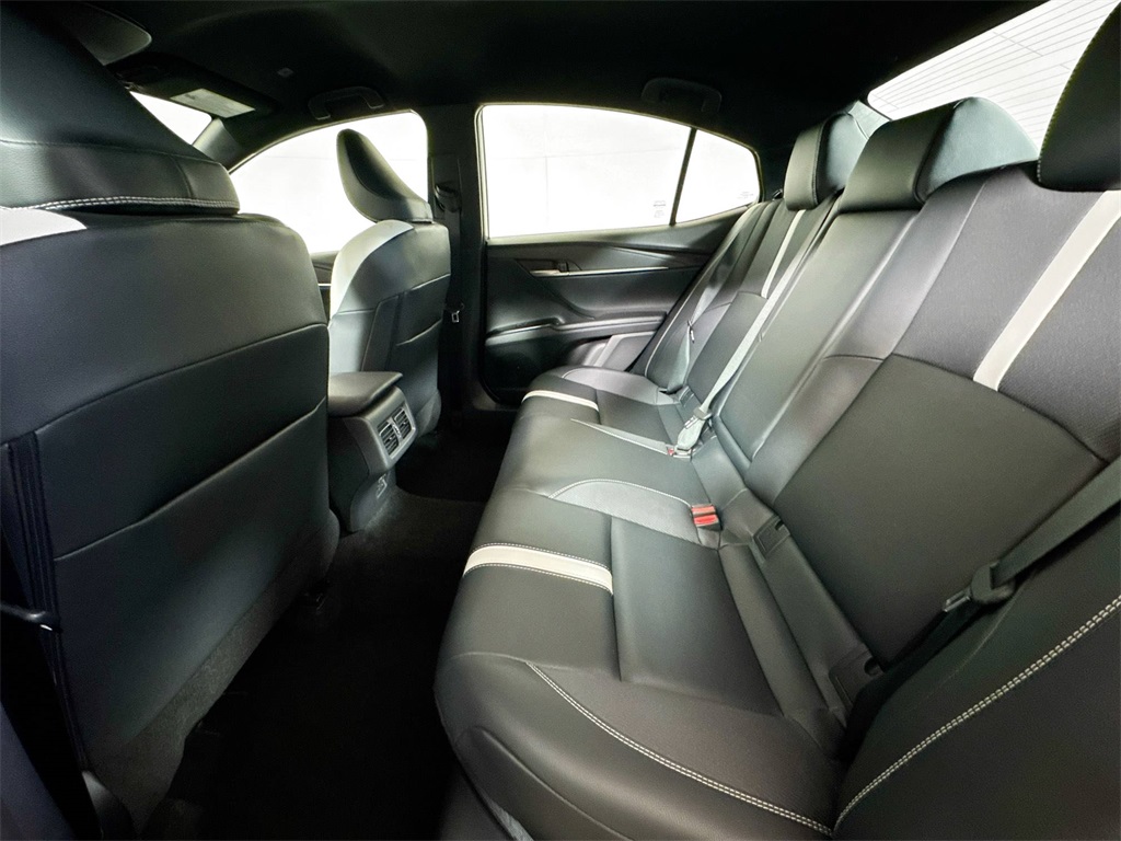 2025 Toyota Camry SE photo 14