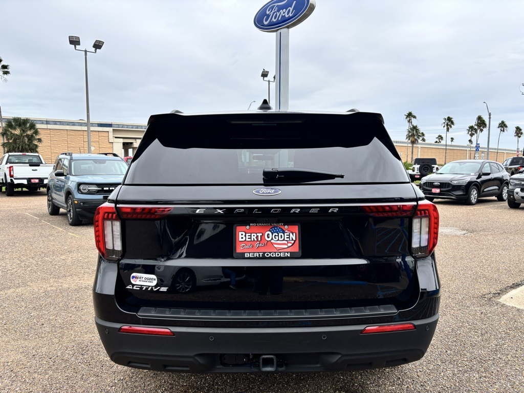 2025 Ford Explorer photo 4