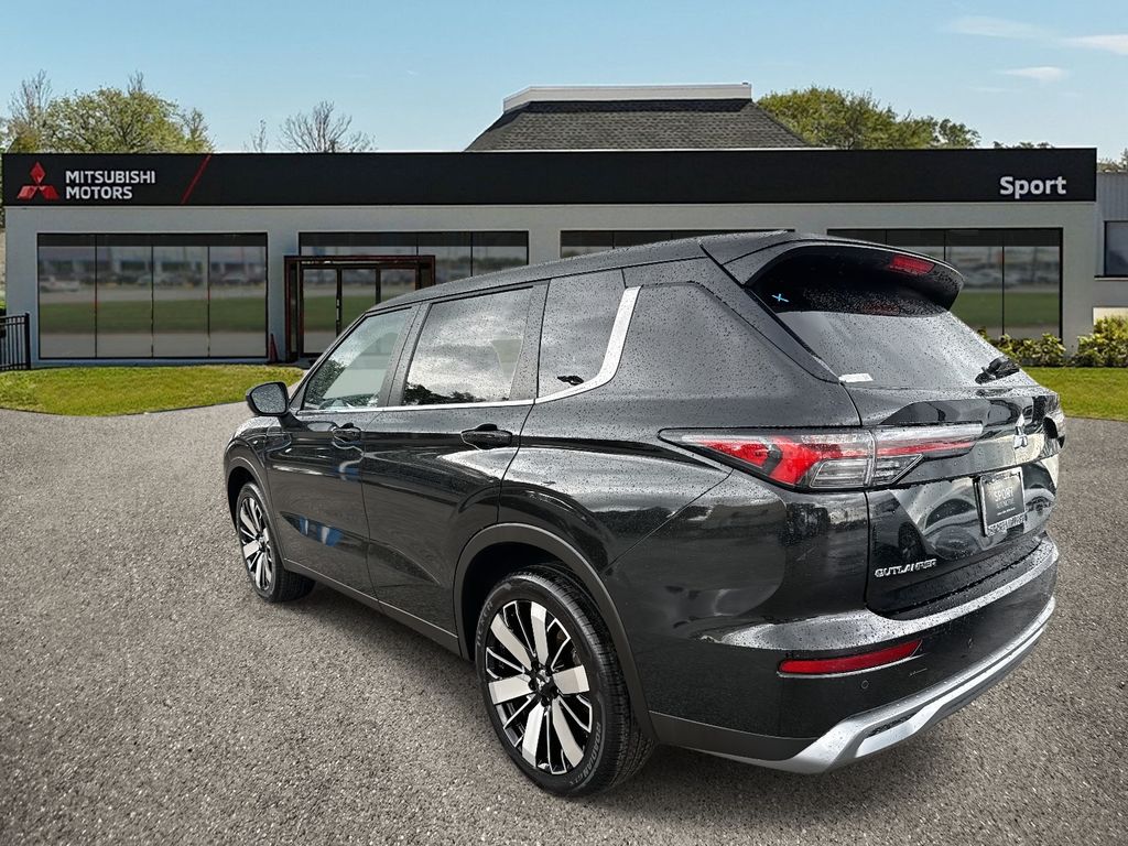 2025 Mitsubishi Outlander SE photo 5