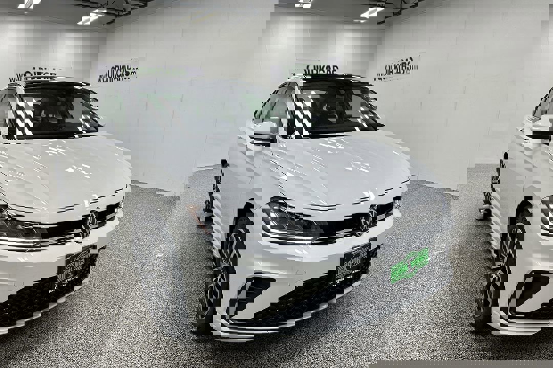 2025 Volkswagen Jetta SE photo 3