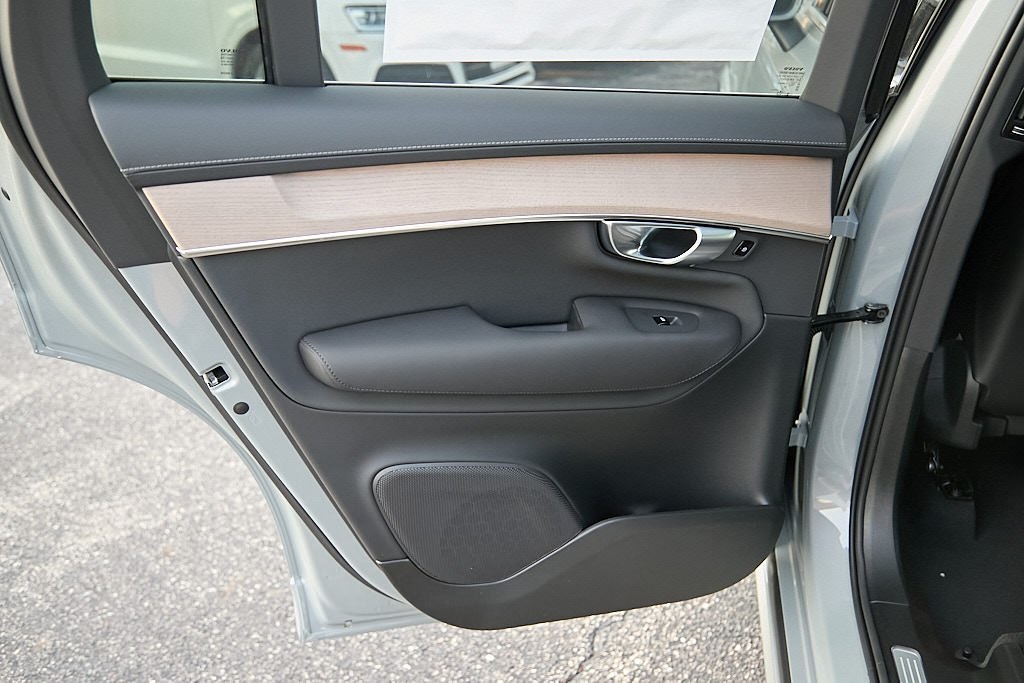 2026 VOLVO XC90 - Image 15