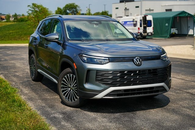 2025 Volkswagen Tiguan S photo 2