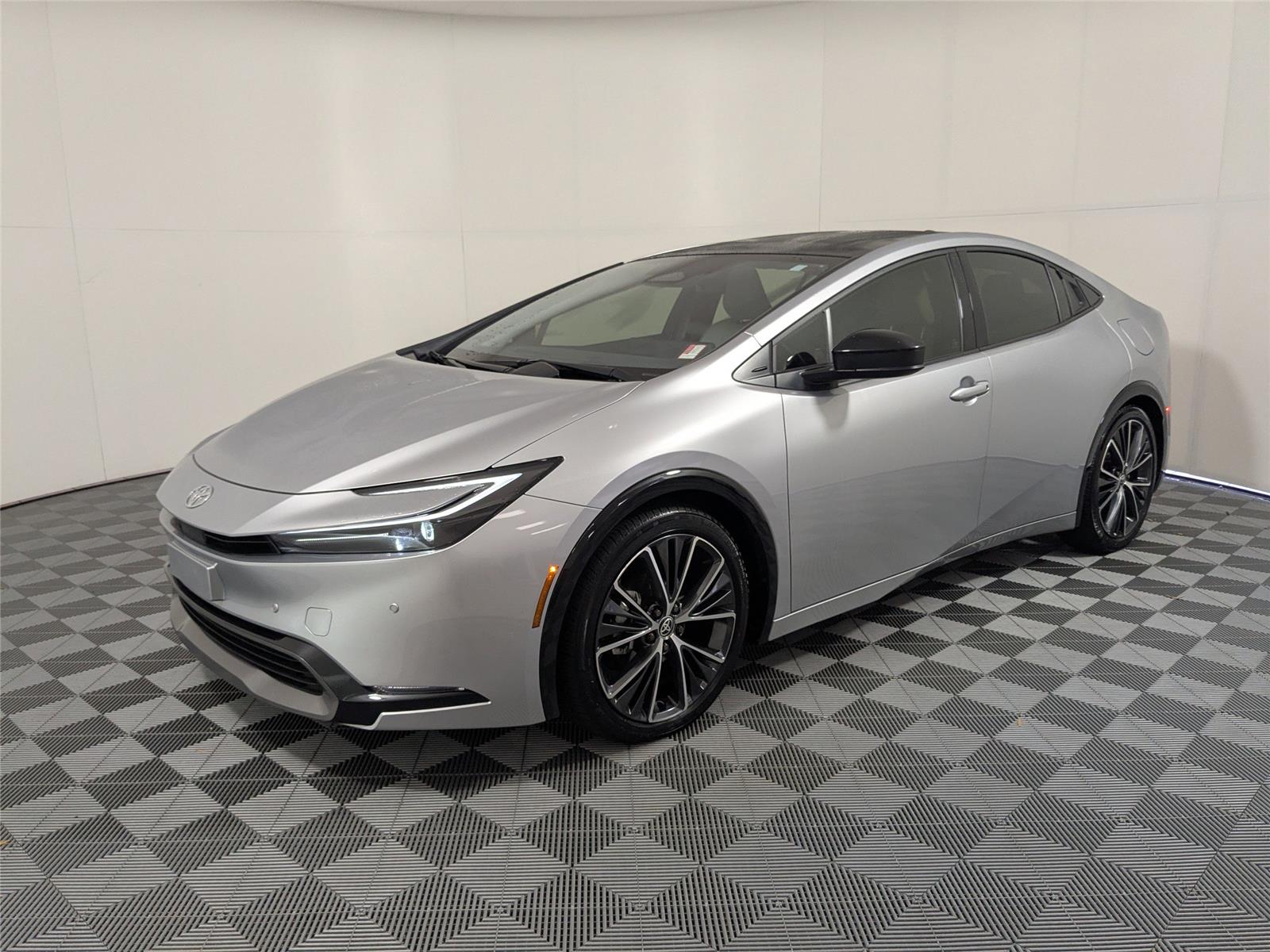 2024 Toyota Prius XLE's photo