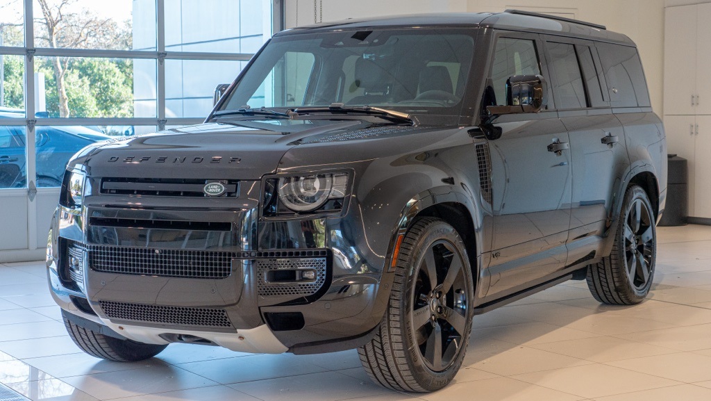 2024 Land Rover Defender 130 V8 photo 3