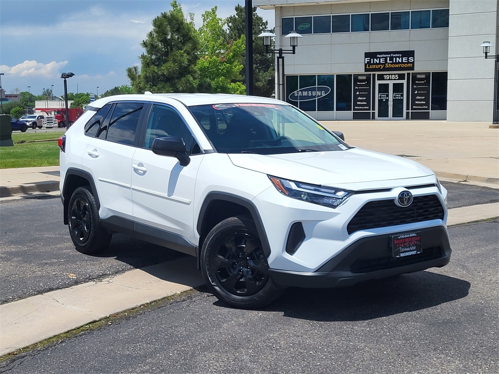 2023 Toyota RAV4 LE photo 2