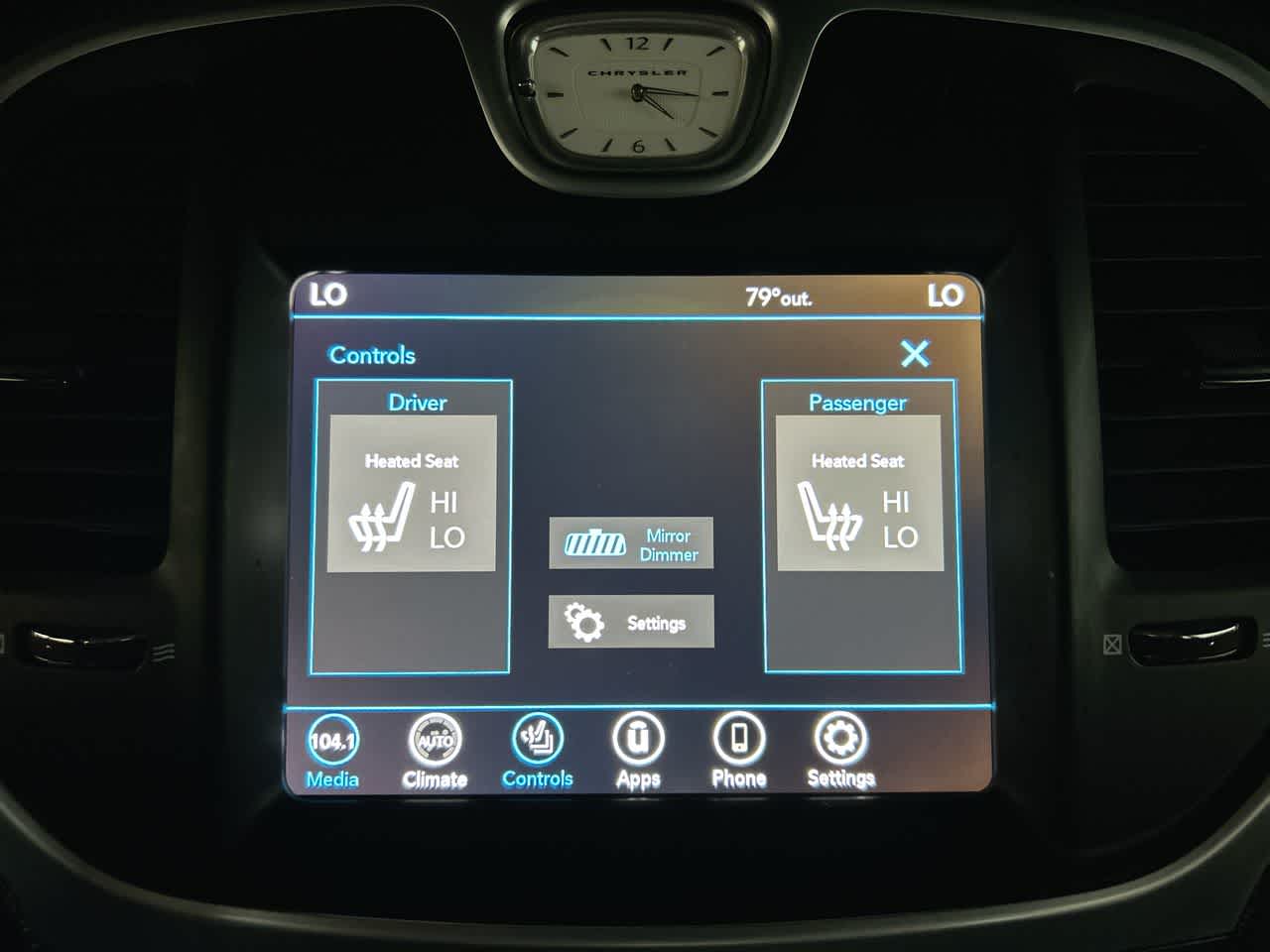 2022 Chrysler 300 Touring L photo 31
