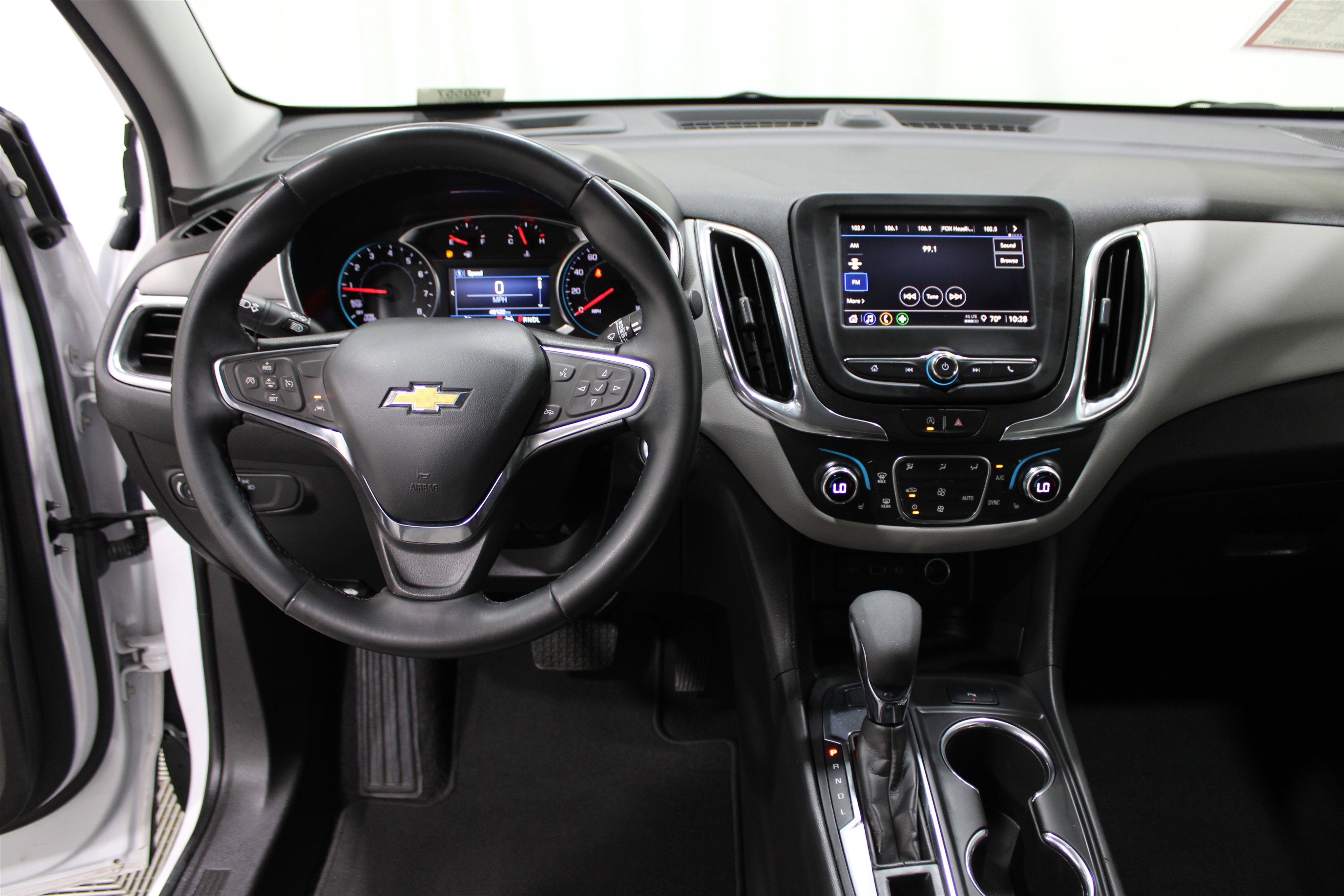 2024 Chevrolet Equinox LT photo 2