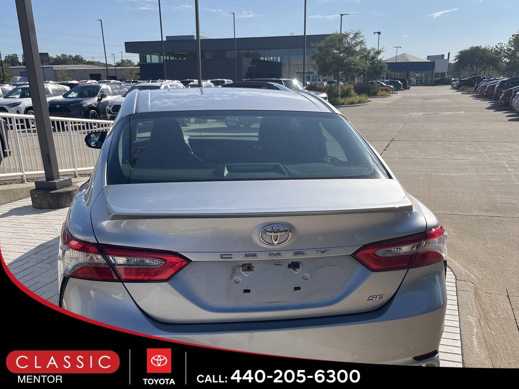 2018 Toyota Camry SE XLE photo 3