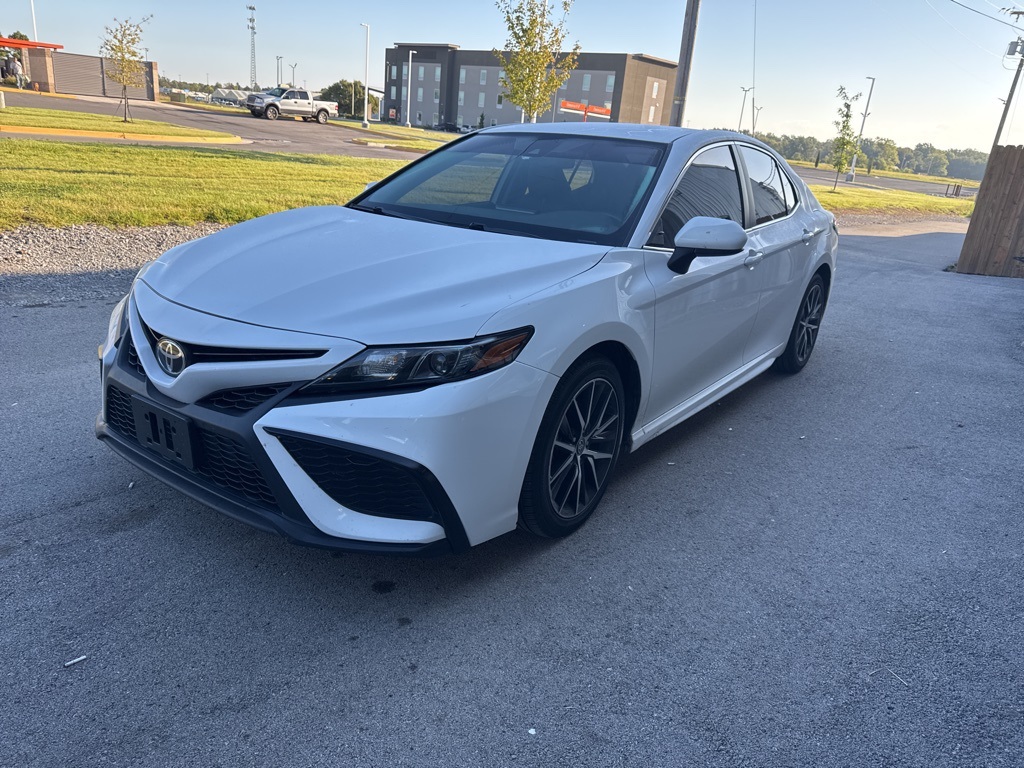 2021 Toyota Camry SE photo 2