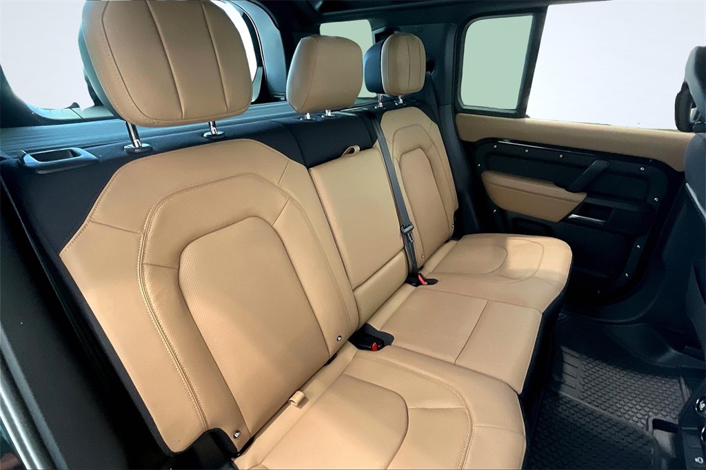 2025 Land Rover Defender 110 X photo 9