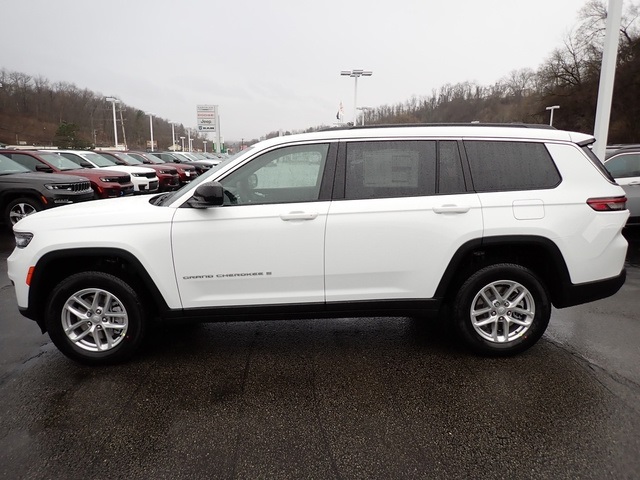 2025 Jeep Grand Cherokee Laredo photo 2