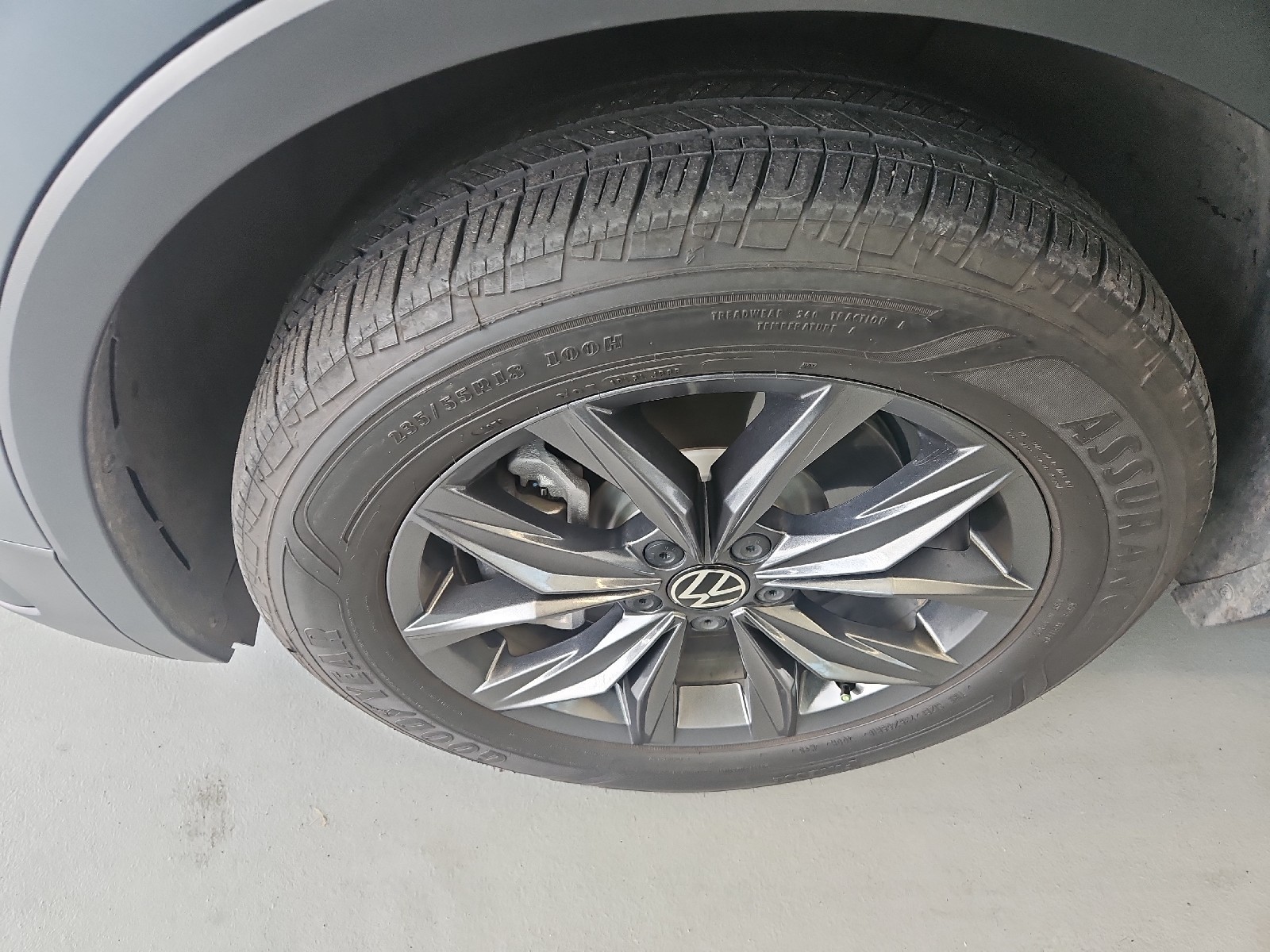 Used 2023 Platinum Gray Metallic Volkswagen SE image 22