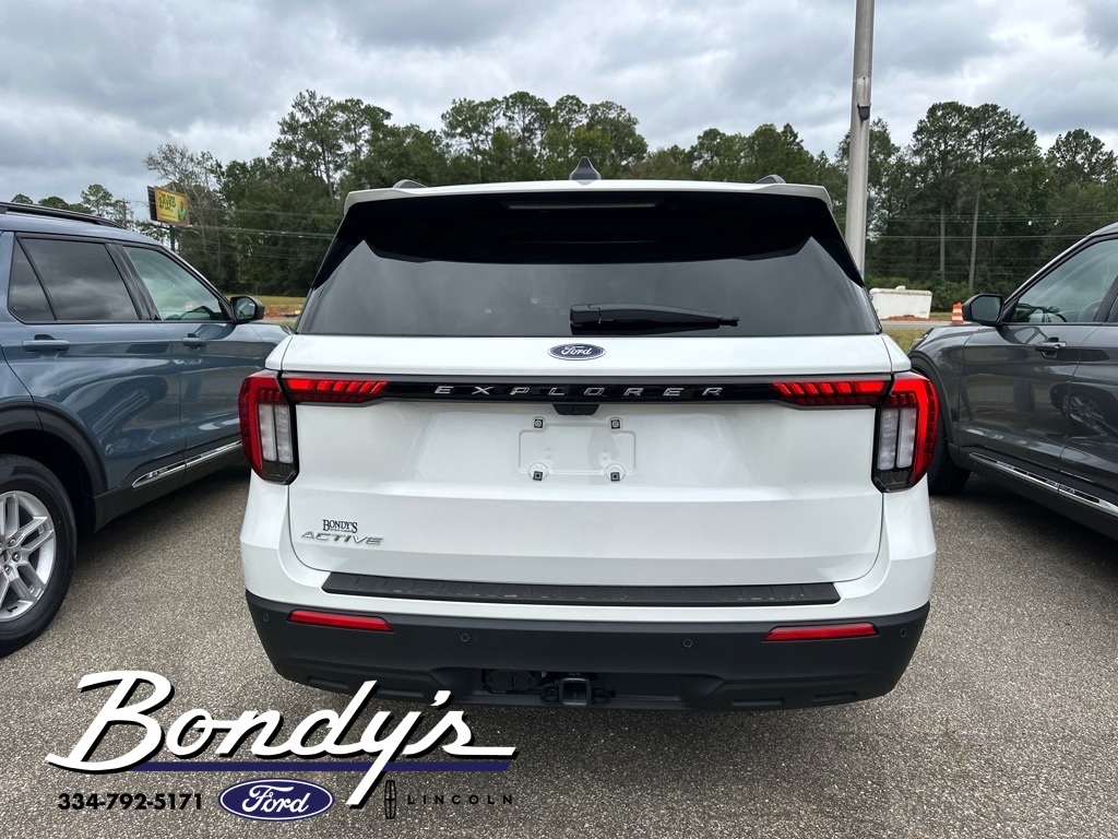 2025 Ford Explorer photo 13