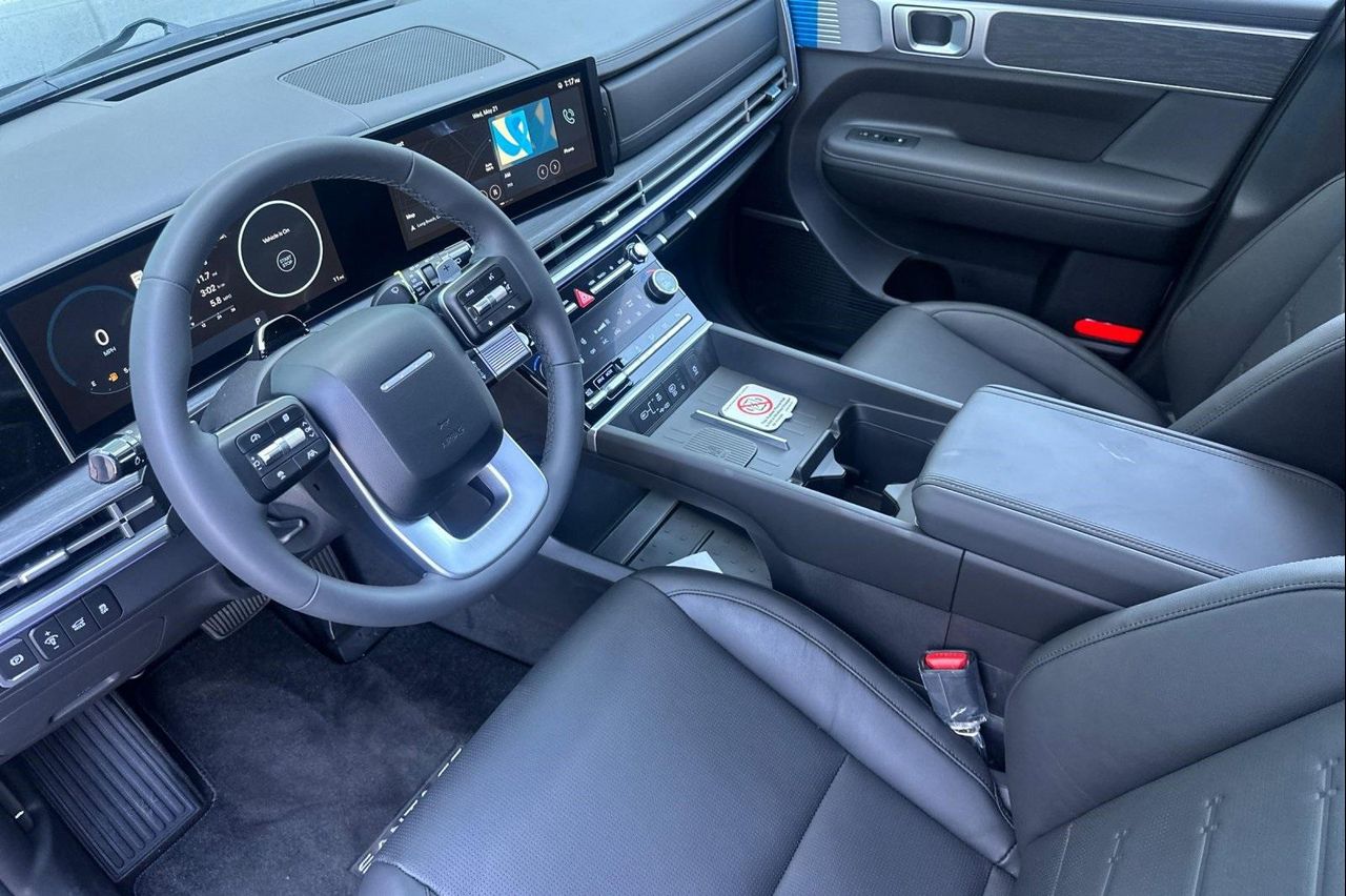 2025 Hyundai Santa Fe Limited photo 10