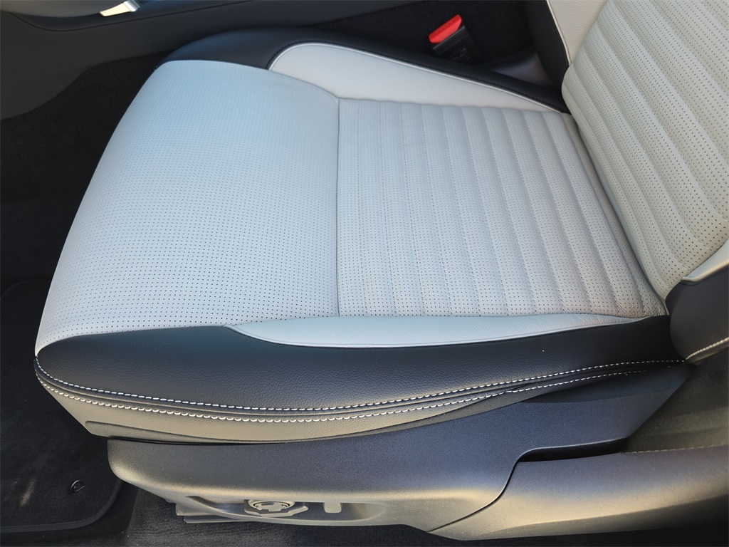 2025 Land Rover Discovery Sport SE photo 27