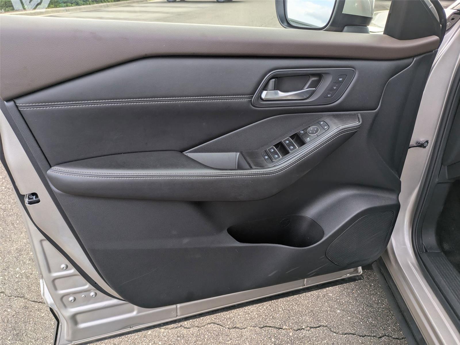 2022 Nissan Rogue SL photo 8
