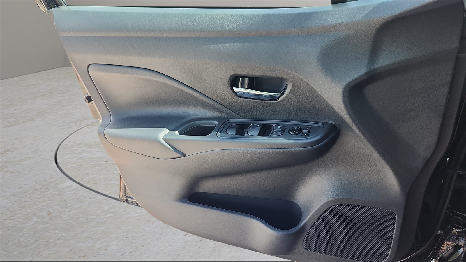 2025 Nissan Versa SV photo 16