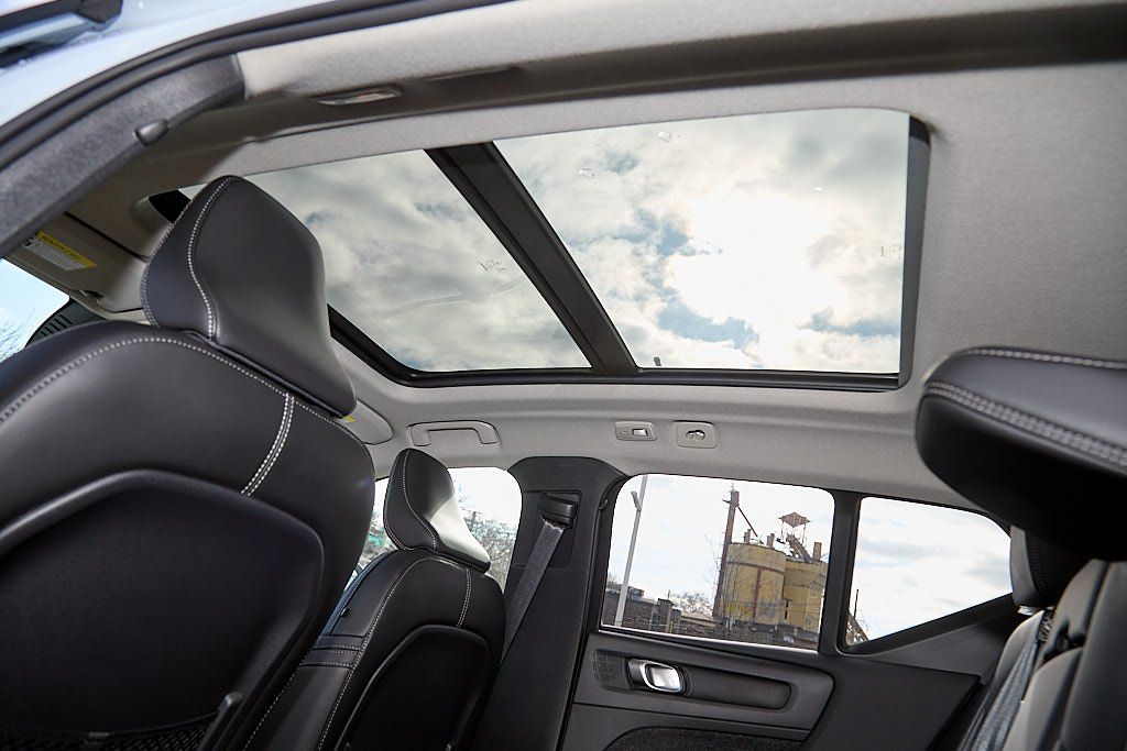 2026 VOLVO XC40 - Image 21