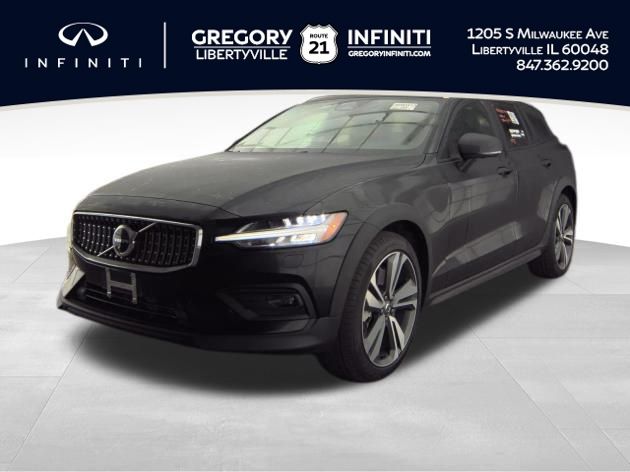 2025 Volvo V60 Cross Country Plus's photo