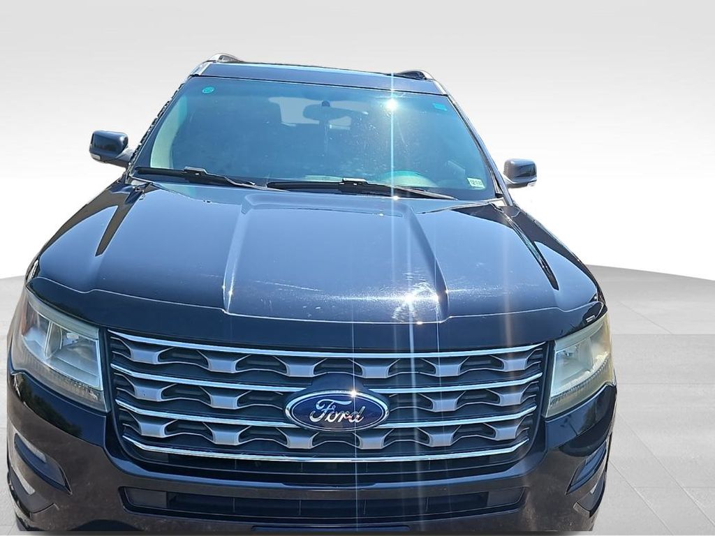 2016 Ford Explorer XLT photo 3