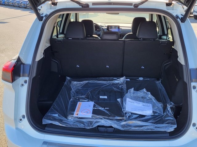 2026 Nissan Rogue SV photo 3