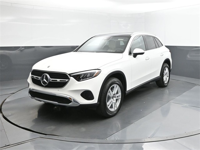 2025 Mercedes-Benz GLC Base's photo