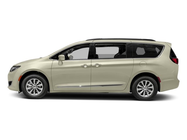 2017 Chrysler Pacifica Touring Plus photo 3