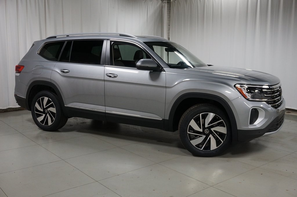 2025 Volkswagen Atlas SEL photo 4