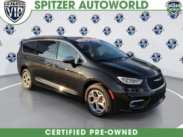 2023 Chrysler Pacifica Limited's photo