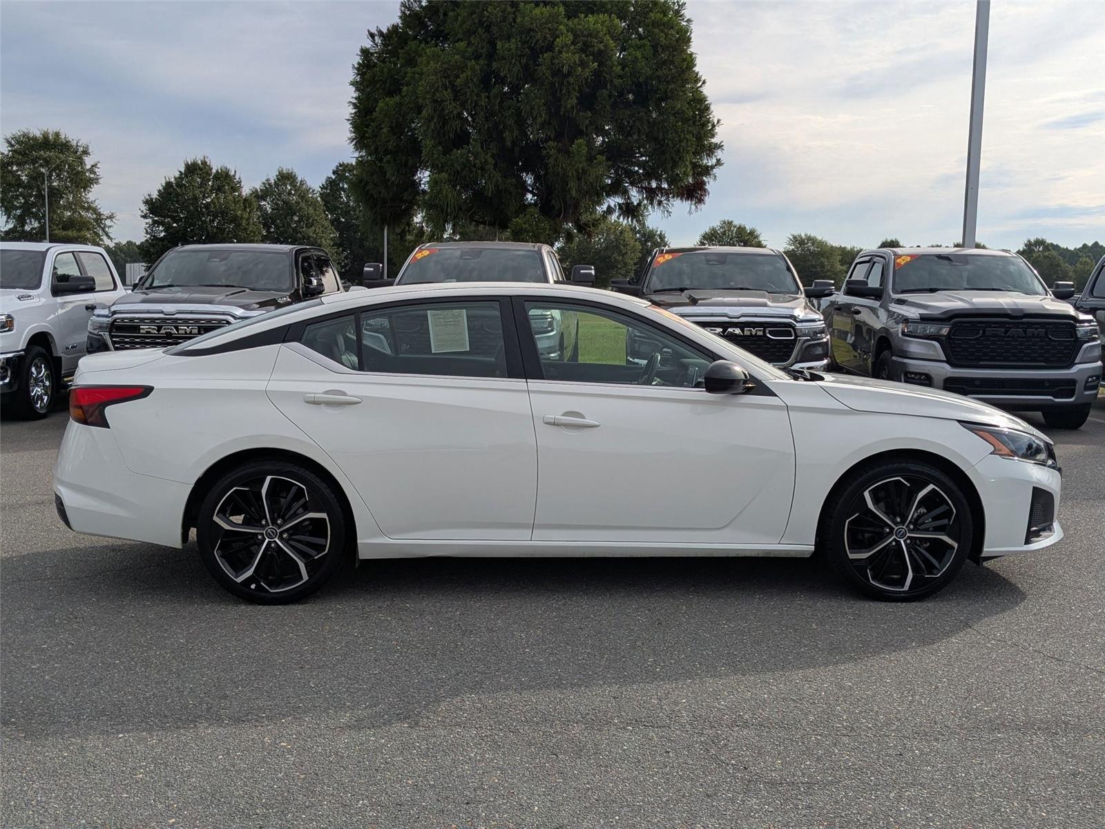 2024 Nissan Altima 2.5 SR photo 4