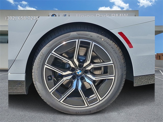 2026 Bmw 750e photo 7