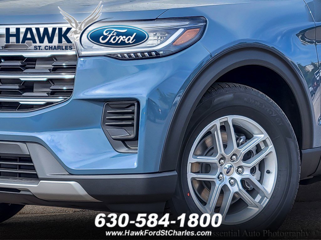 2025 Ford Explorer photo 3