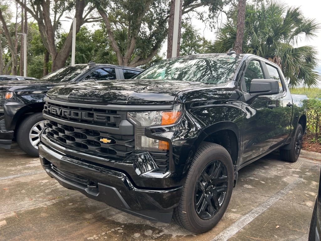 2024 Chevrolet Silverado 1500 Custom photo 2