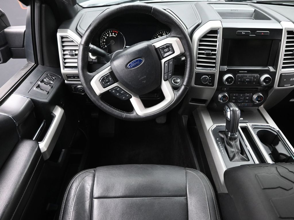 2015 Ford F-150 XLT photo 9