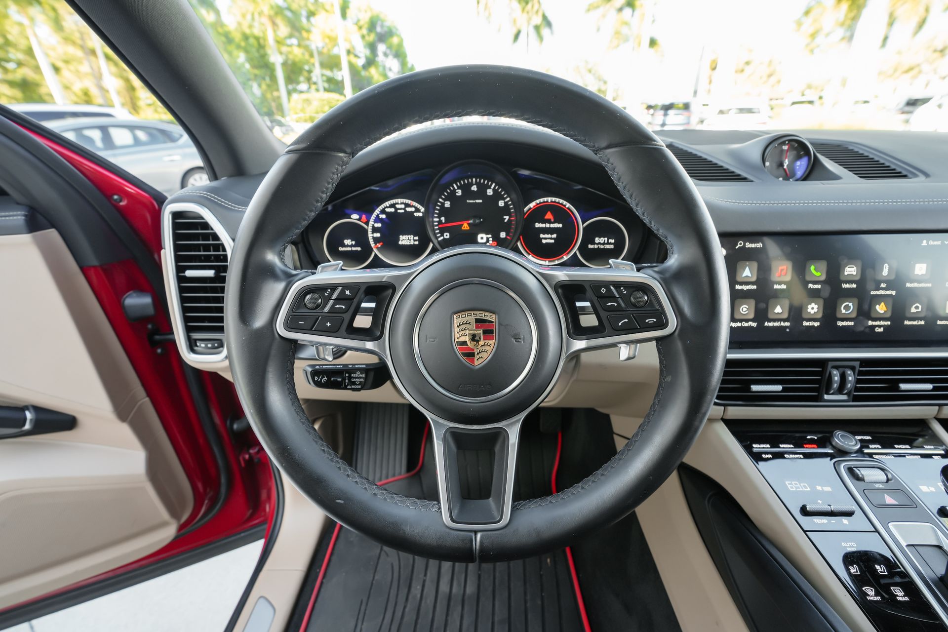 2023 Porsche Cayenne Platinum Edition photo 25