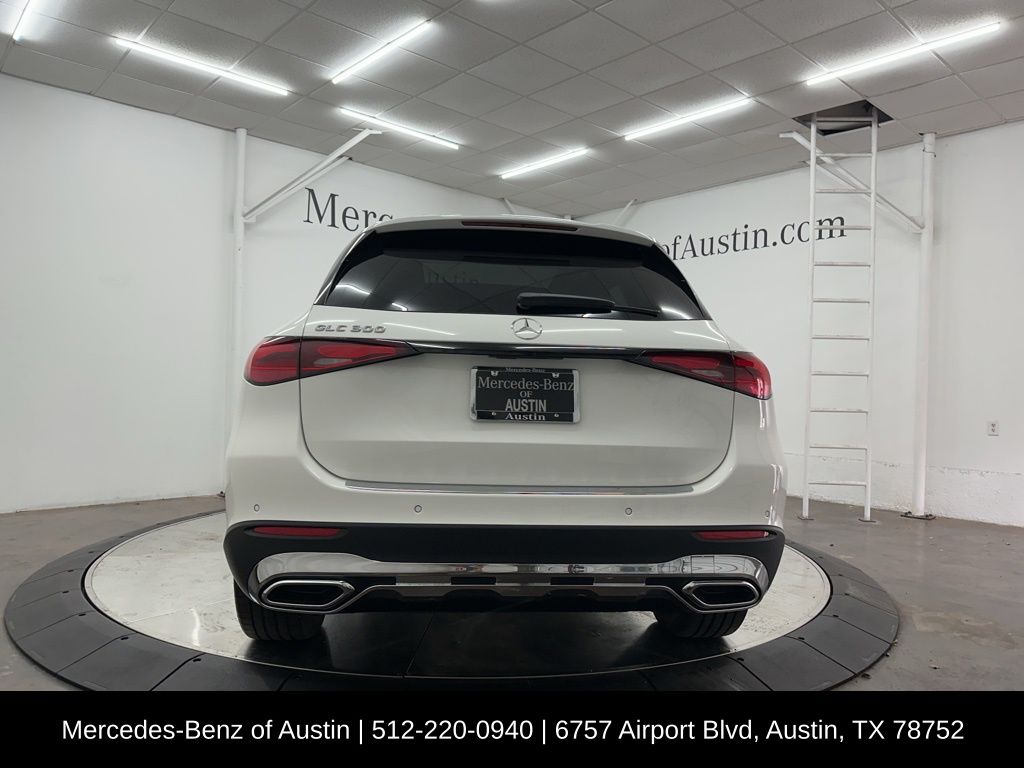 2025 Mercedes Benz GLC 300 photo 3