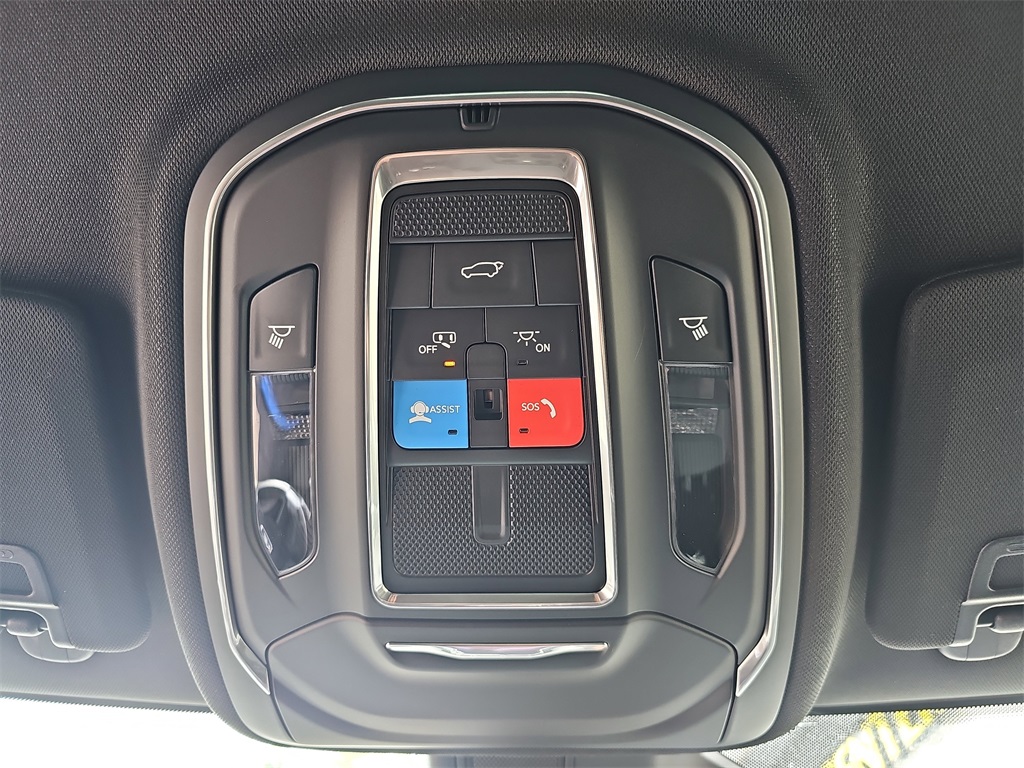 2025 Jeep Grand Cherokee Laredo photo 28