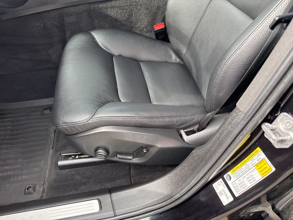 2021 Volvo XC60 T5 Momentum photo 19