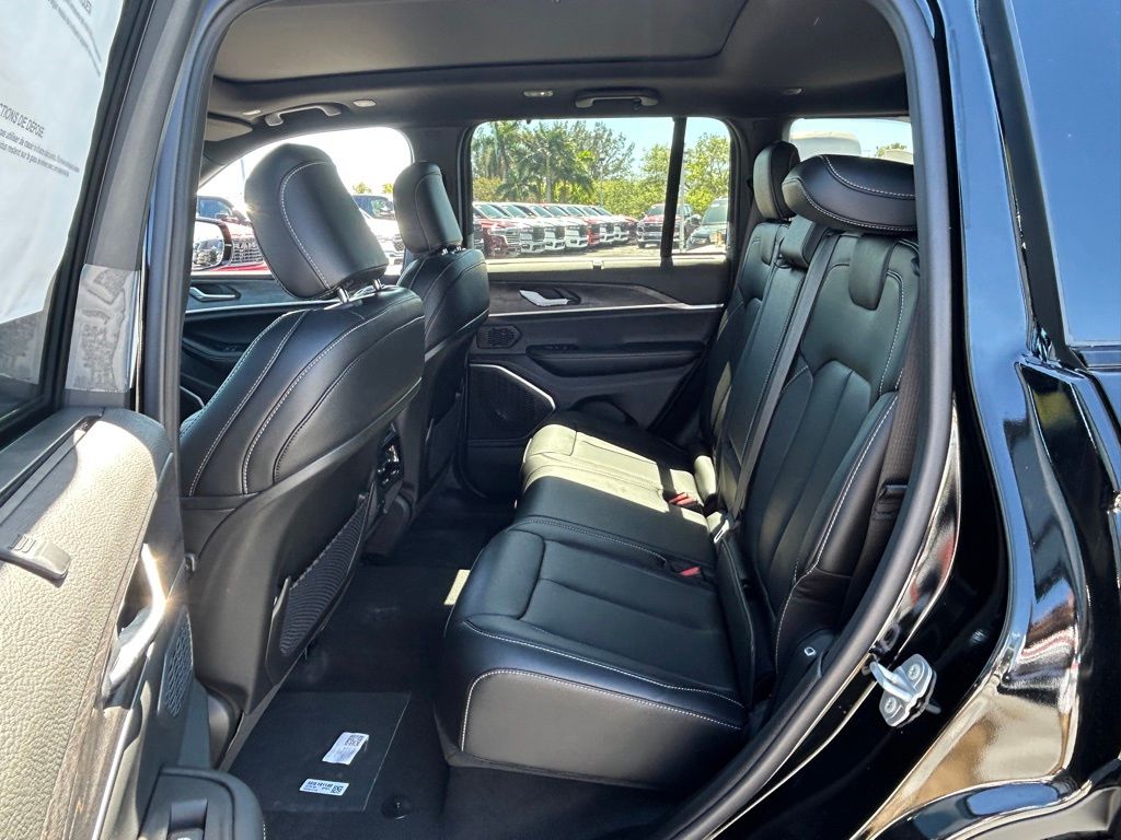 2025 Jeep Grand Cherokee Limited photo 36
