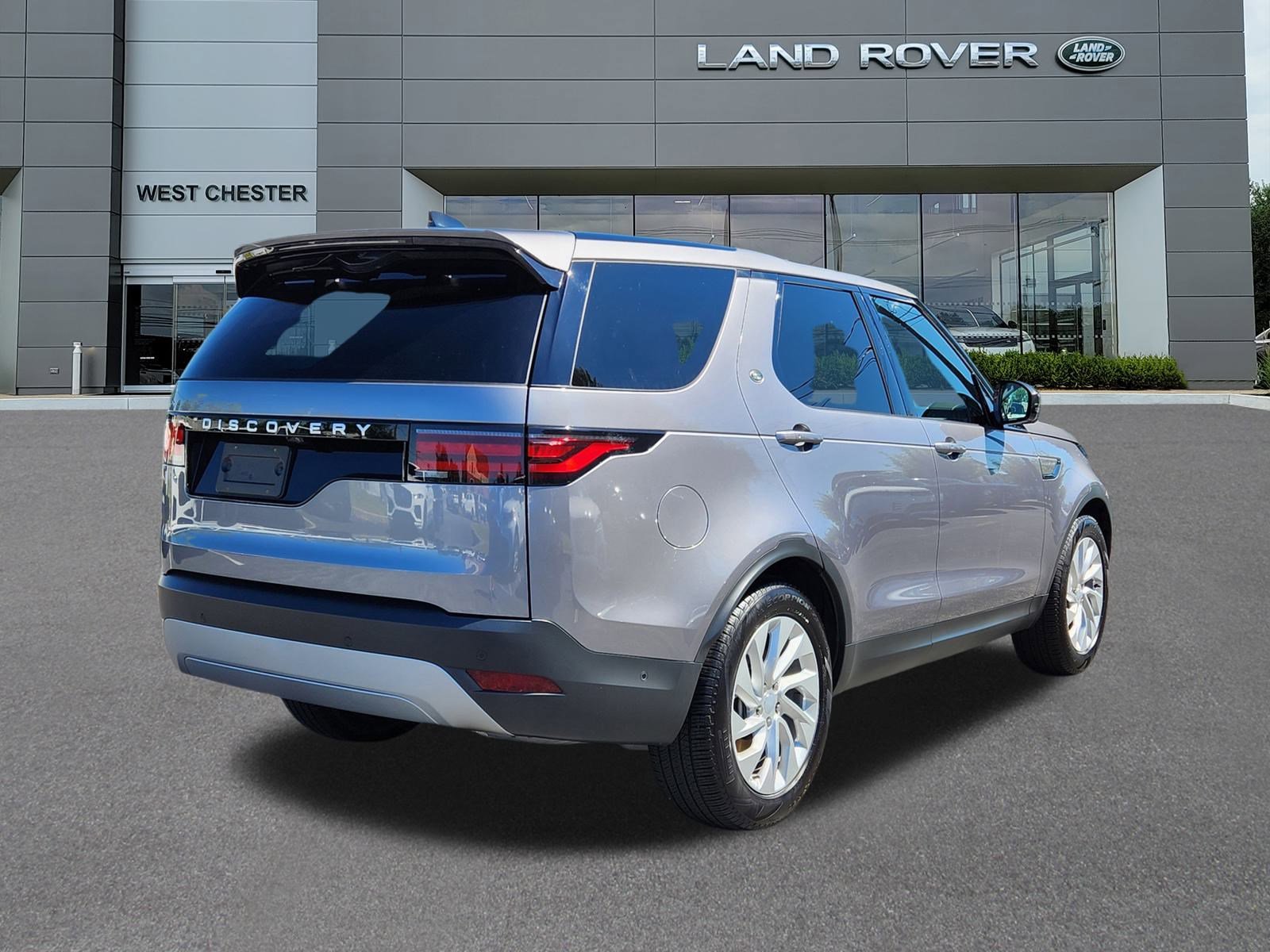 2025 Land Rover Discovery S photo 4