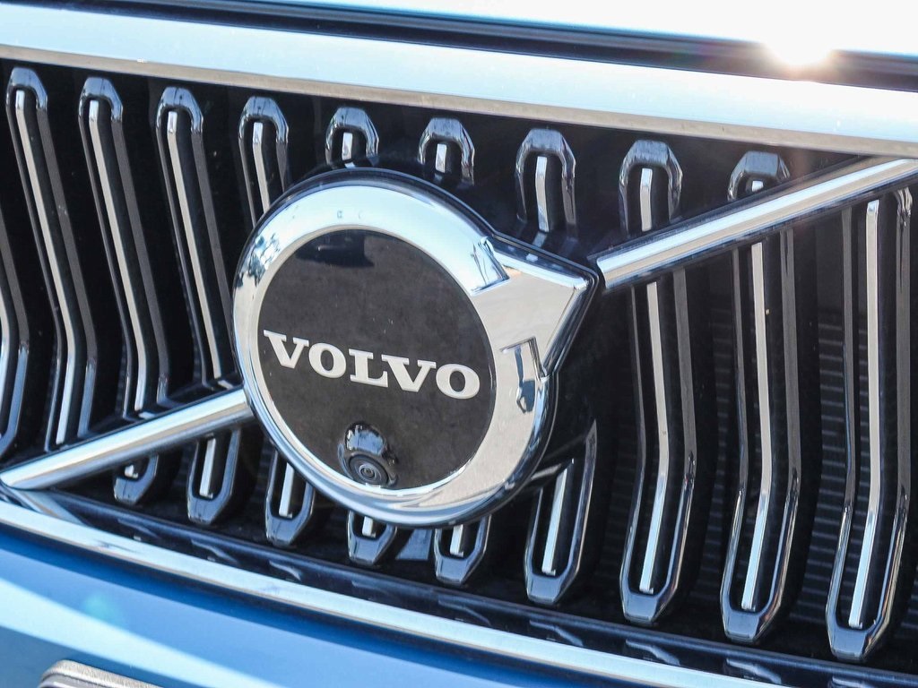 2023 Volvo XC40 Plus photo 5