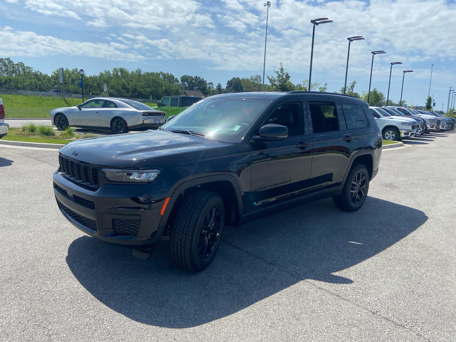 2025 Jeep Grand Cherokee Altitude photo 4