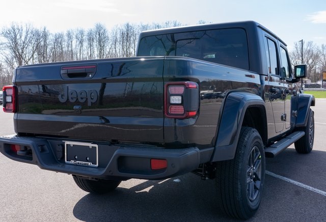 2025 Jeep Gladiator Sport S photo 4