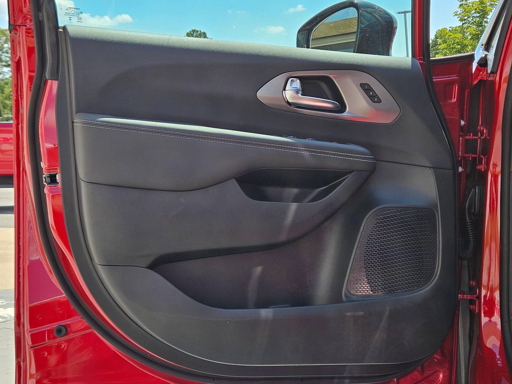 2026 Chrysler Pacifica photo 15