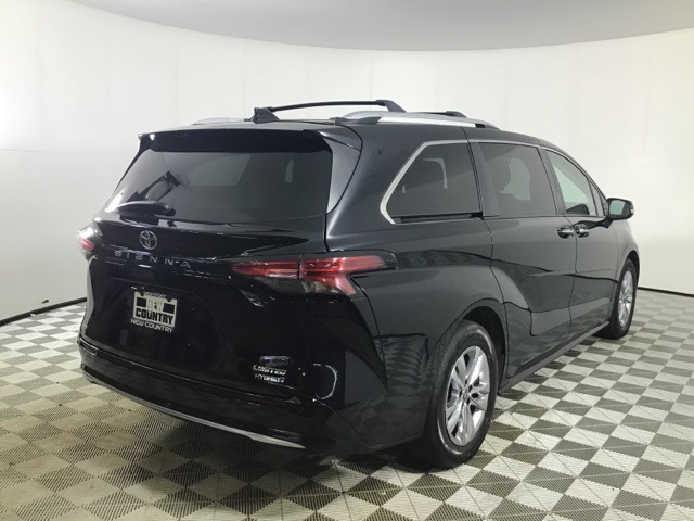 2022 Toyota Sienna Limited photo 4